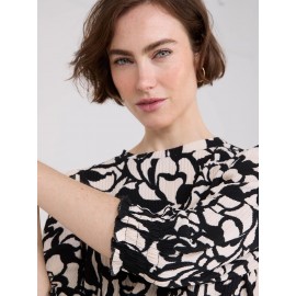 Printed Textured 3/4 Sleeve Round Neck Top